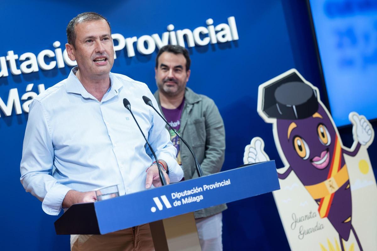 El alcalde de Cuevas Bajas, Manuel Lara, presenta las IV Fiesta del Agua y la Siembra.