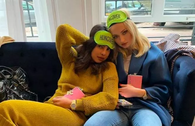Sophie Turner rompe (también) con Priyanka Chopra