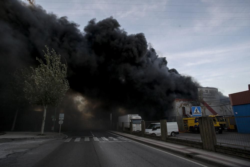 Un incendio en la antigua fábrica de hielo enciende las alarmas en la ciudad