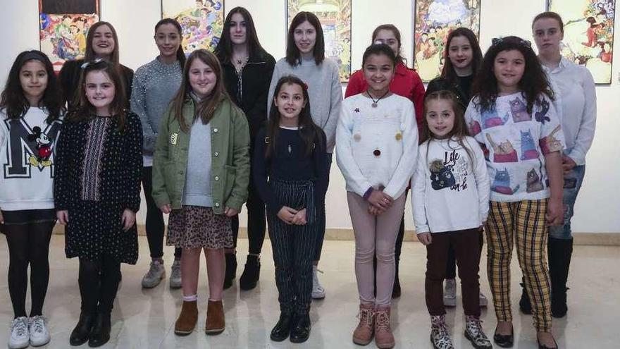 Detrás, Paola Menéndez, María Bravo, Elena Ruiz (Xana), Laura Díaz, Rocío Fernández, Paula Fernández y Naia Roselló; delante, Zuriñe Martínez, Paula Sedano, Inés Fernández, Lucía Sarille (Xanina), Erika Salas, Nerea González y Sofía García, ayer.