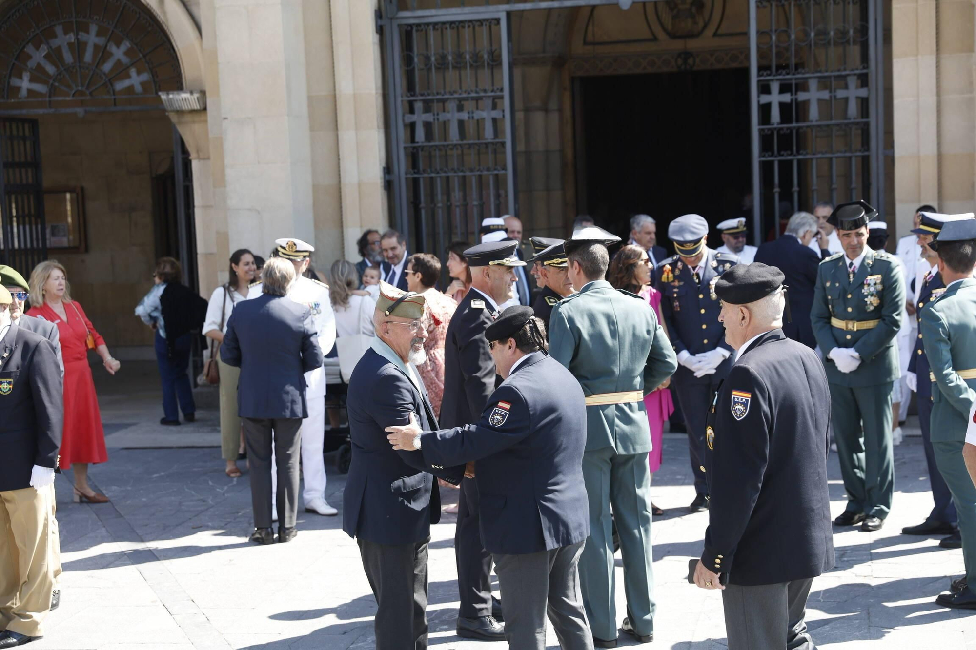 La misa con la Armada y la ofrenda floral del Carmen en Gijón, en imágenes