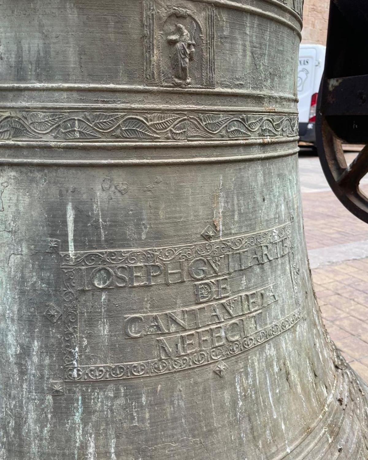 Así ha sido la retirada de la campanas en una iglesia de Castellón