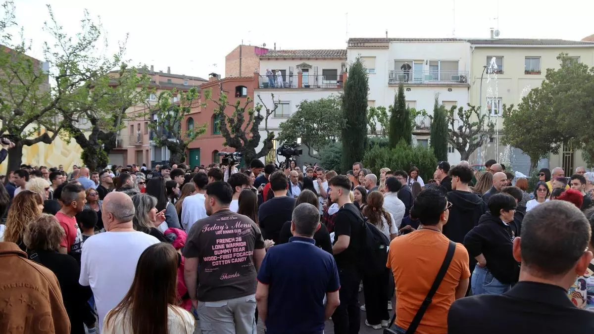 Unas 300 personas se concentran en Sant Joan de Vilatorrada para rechazar la agresión a un menor
