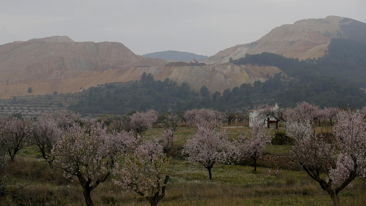 Canteras en Villar del Arzobispo donde los ecologistas piden que se instalen parques solares.