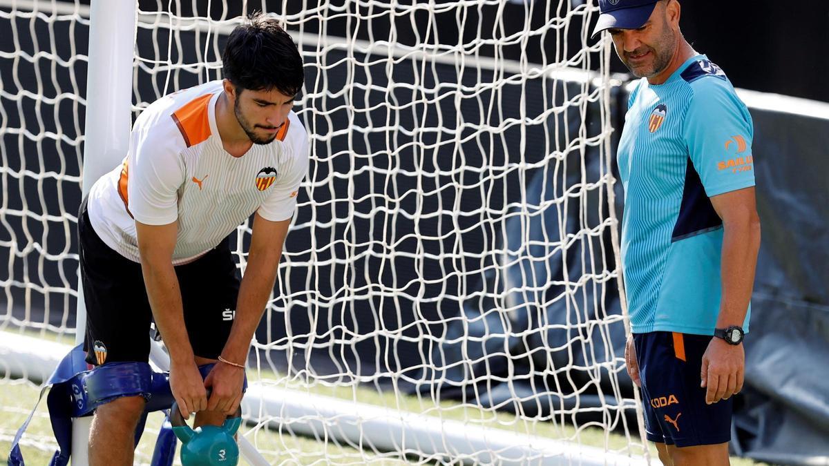 Soler trabaja al margen y Correia y Lato no completan sesión del Valencia