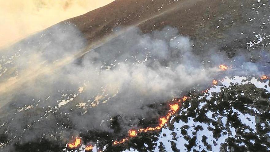el fuego arrasa en valle de arán 350 hectáreas