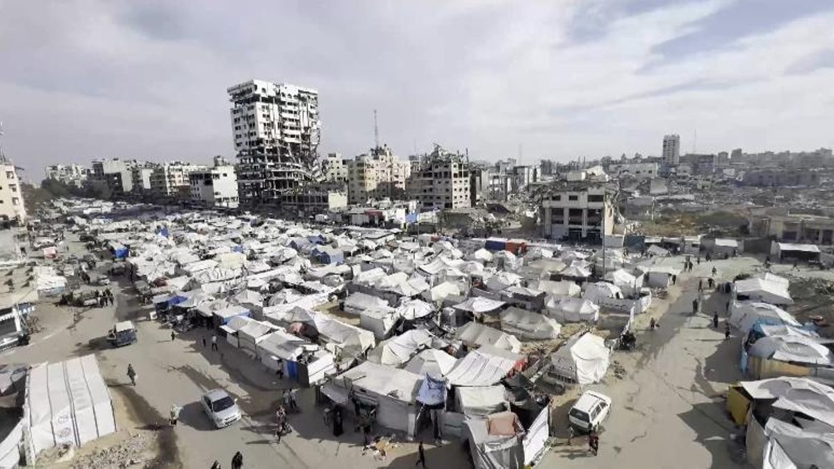 Los bombardeos israelíes continúan desplazando a los palestinos a campamentos de refugiados