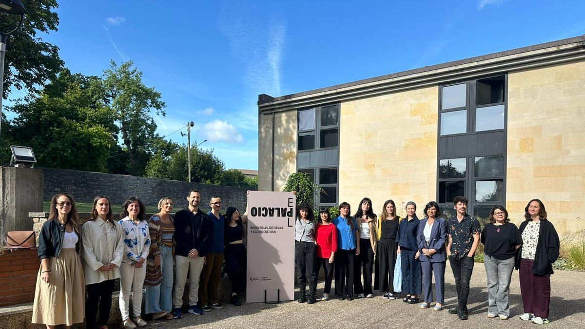 Creadores residentes y profesionales del sector durante la presentación de esta mañana.