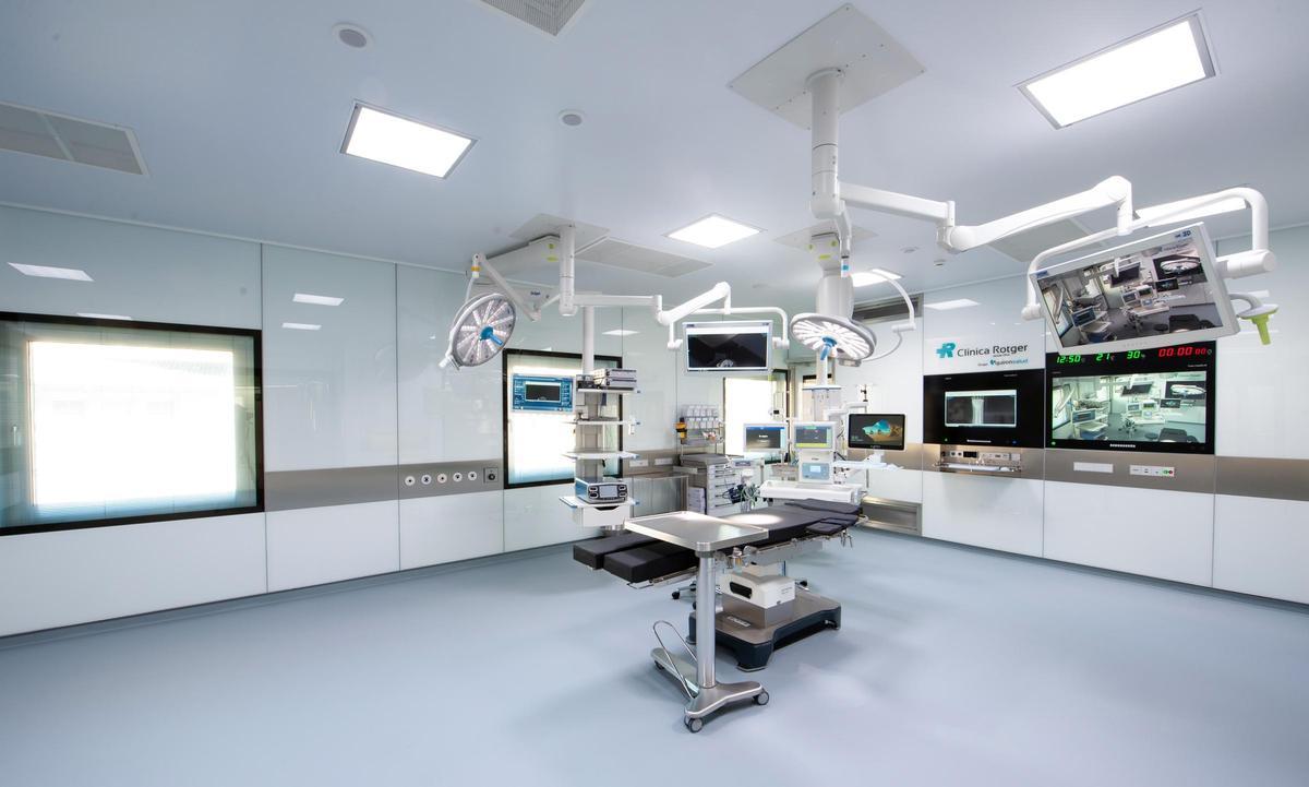 Nuevo quirófano completamente equipado para cirugía de alta complejidad.