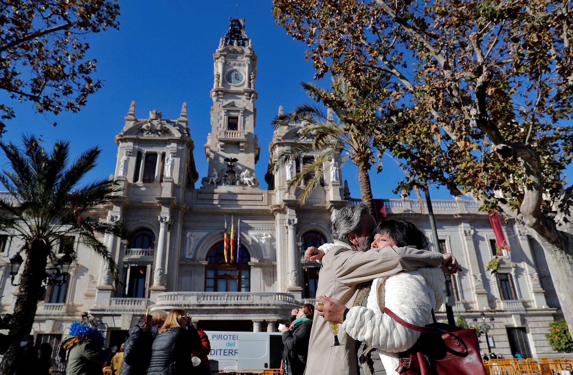 Celebración de la Nochevieja adelantada en la Plaza del Ayuntamiento de València