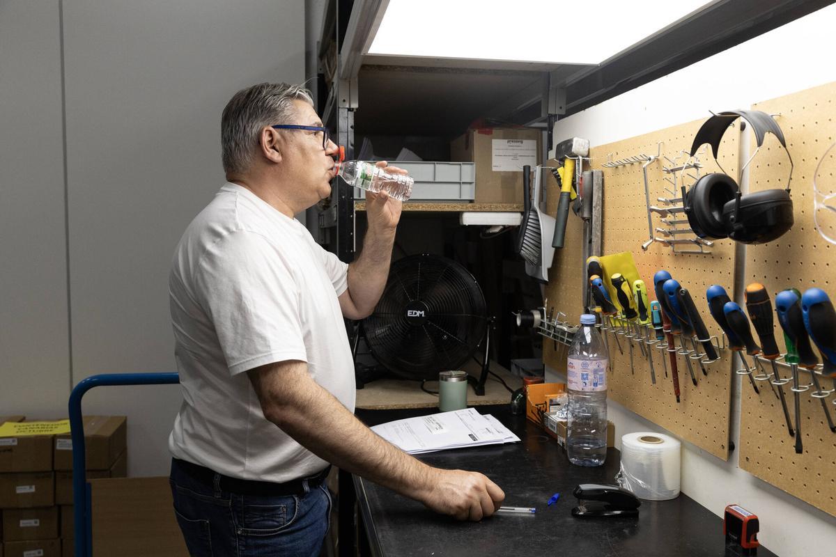 La empresa Collbaix Puertas Automáticas de Manresa, Barcelona, ha adaptado medidas de prevención de riesgos contra la calor.