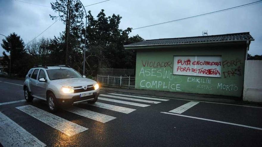 Aparecen nuevas pintadas con insultos y amenazas en la casa de Abuín en Rianxo