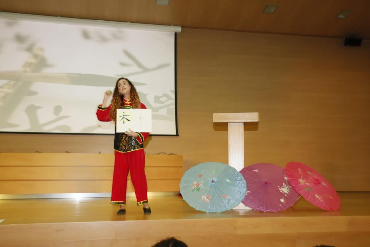 la cuentacuentos Laia Serna, de Rebombori Cultural