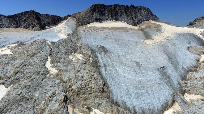 El glaciar del Aneto, en retroceso, a vista de dron