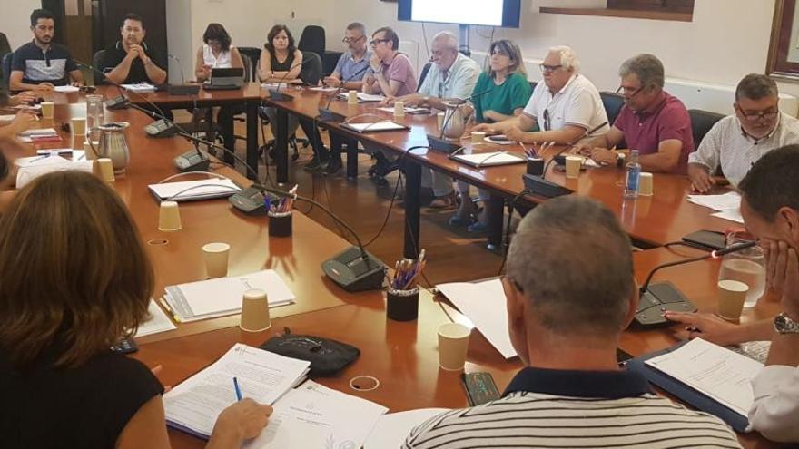 Un instante del inicio de la reunión del Consejo Social de la ciudad donde se presentaron los nuevos presupuestos de Elche para este 2019.