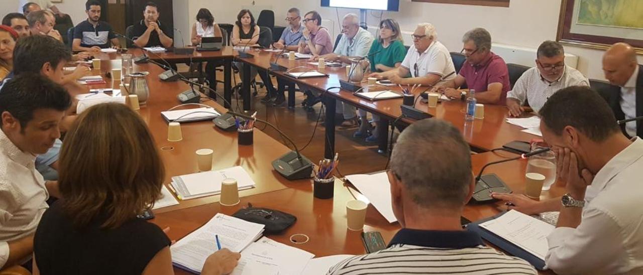 Un instante del inicio de la reunión del Consejo Social de la ciudad donde se presentaron los nuevos presupuestos de Elche para este 2019.