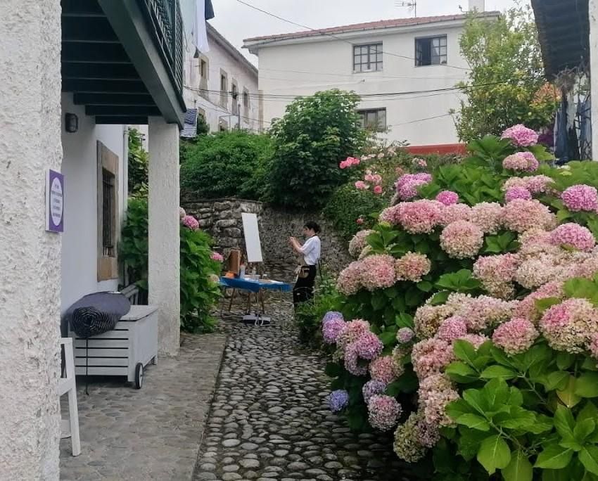 Tazones está hecho un pincel: así fue la gran cita de pintura al aire libre de la localidad marinera