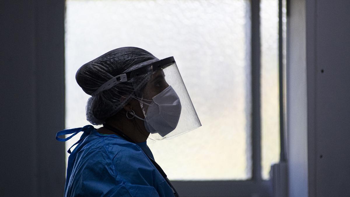 Un médico muestra lo último que ve un enfermo de coronavirus antes de morir