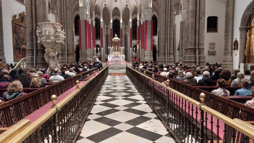 First Mémora Remembrance Mass in Tenerife Draws 300 Attendees