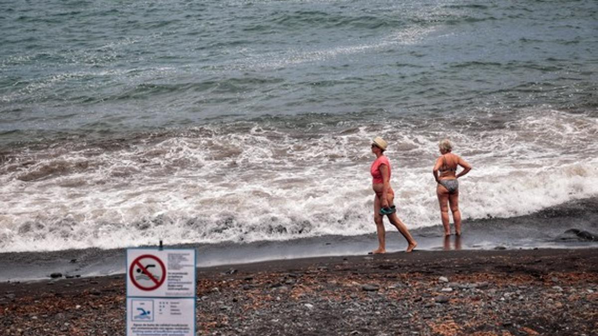 Playa Jardín cerrada al baño.