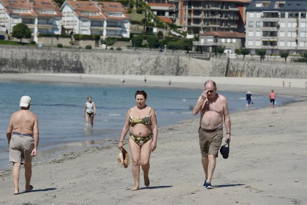 Paseo por la playa y terraza: el paraíso de la fase 1 de la desescalada en Galicia