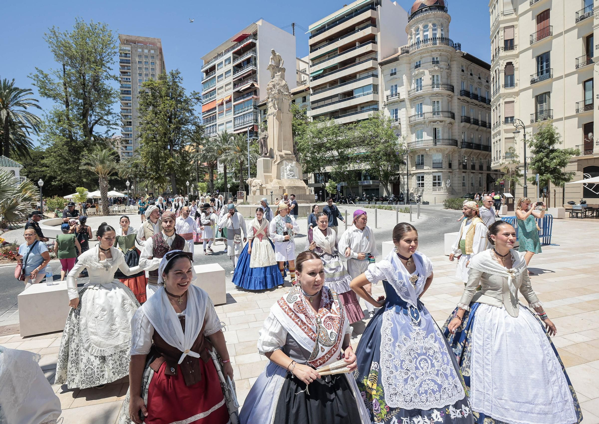 Así ha sido la entrega de premios a las comisiones de Hogueras en la Concha de la Explanada