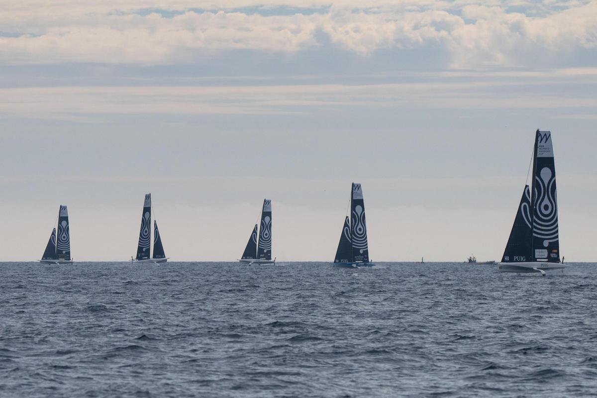Los AC40 de la Puig Women's America's Cup en el día de regatas de práctica.