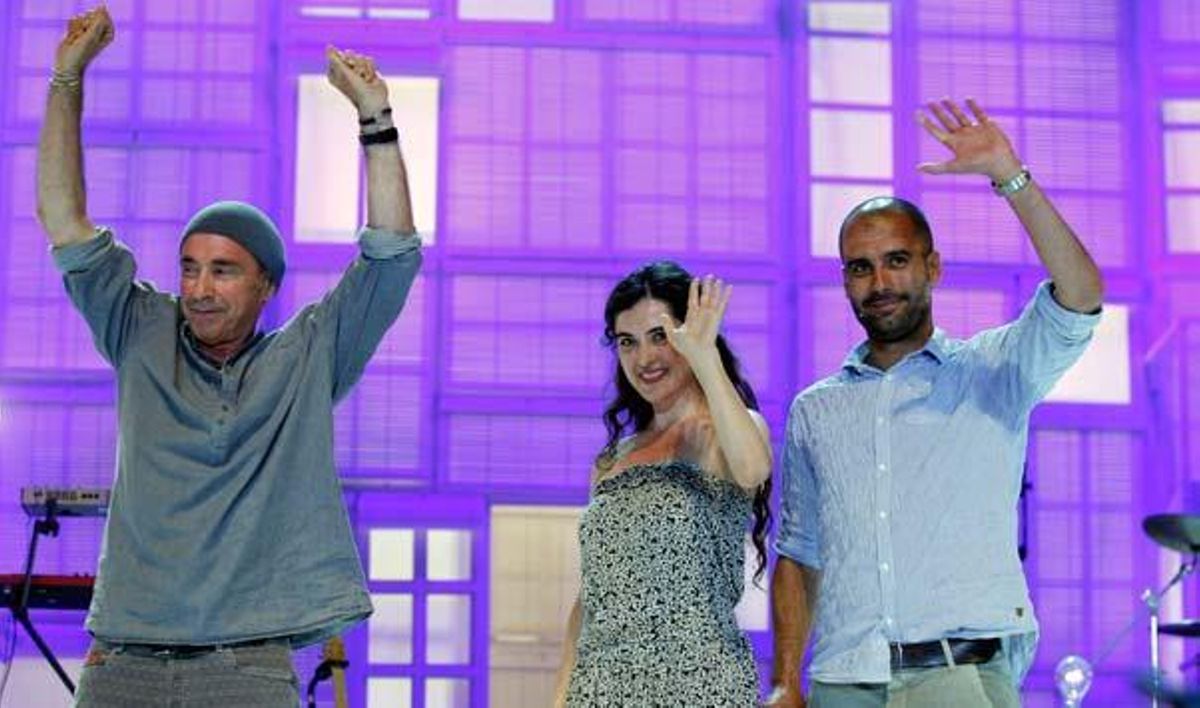 Pep Guardiola, Lluís Llach i Sílvia Pérez Cruz, en el concert d’ahir a la nit al palau Sant Jordi.