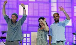 Pep Guardiola, Lluís Llach i Sílvia Pérez Cruz, en el concert d’ahir a la nit al palau Sant Jordi.