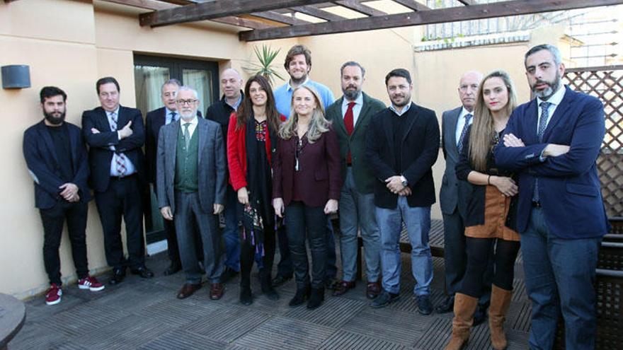 Foto de familia de todos los participantes del foro sobre empresas familiares celebrado de manera conjunta entre La Opinión de Málaga y el Instituto Internacional San Telmo.