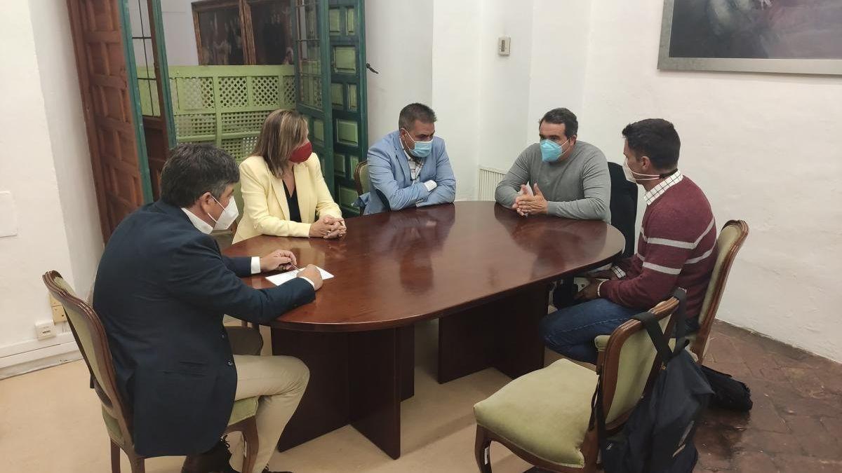 Reunión de los representantes de CCOO con Rafael Llamas.