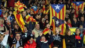 El Camp Nou lleno de esteladas.