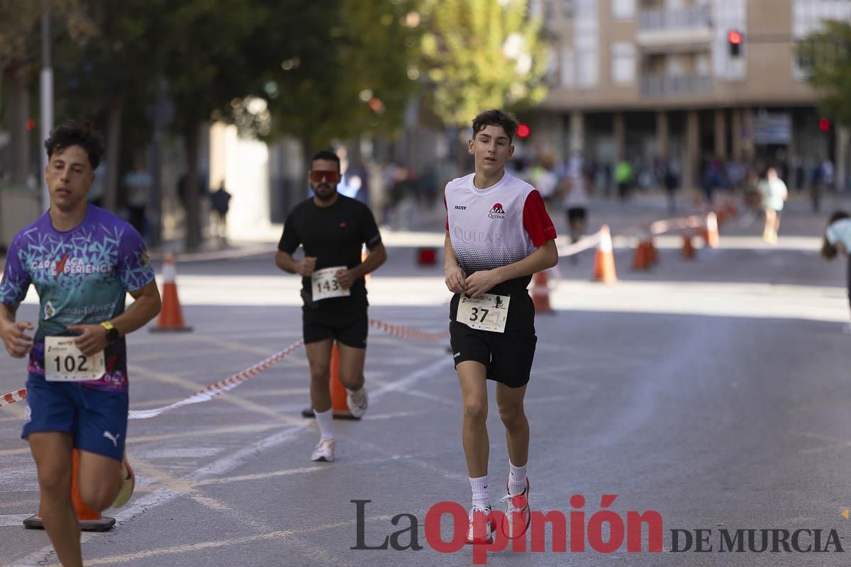 Carrera '10K Assota por ti' en Caravaca (salida y giro primera vuelta)