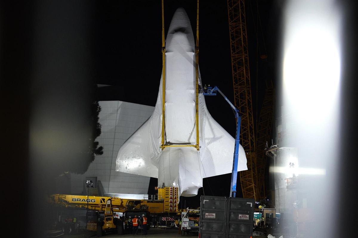 El transbordador Endeavour se instala en California para ser expuesto