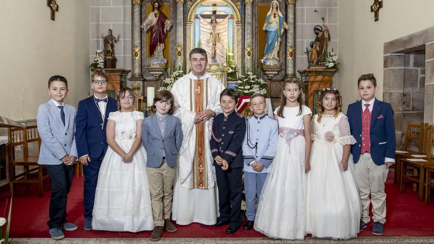 Una docena de niños y niñas recibieron la comunión este domingo en Silleda y Lalín