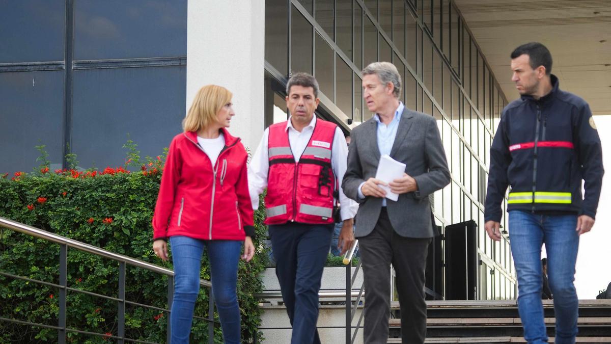 Salomé Pradas, Carlos Mazón y Alberto Núñez Feijoó, en la visita del líder del PP al centro de Emergencias.