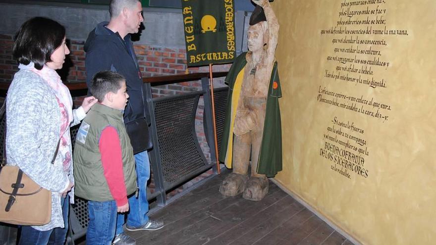 Carmen Prado, César Marcos y Pablo Marcos, en el rincón de los Siceratores