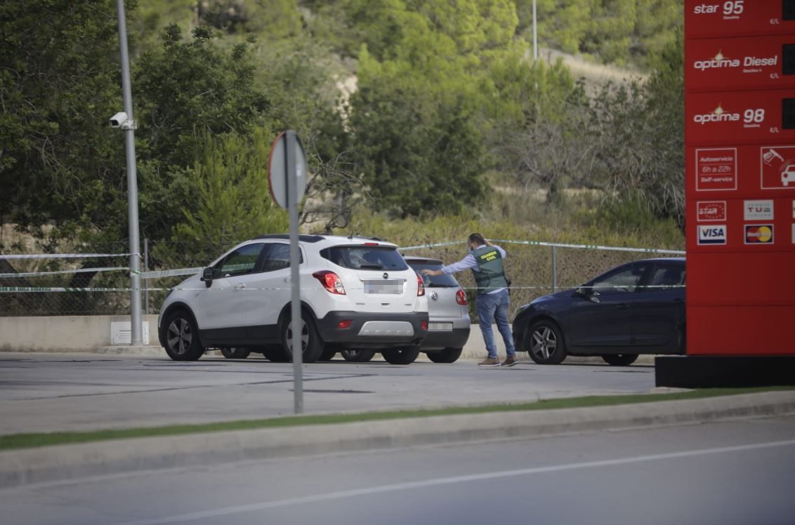 Localizan una pareja muerta en un coche junto a una escopeta en Peguera