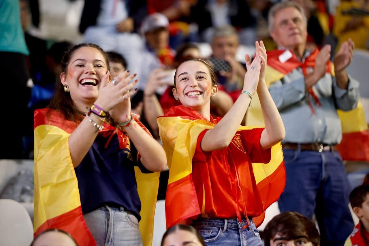 El apoyo de la afición cordobesa a la selección española, en imágenes