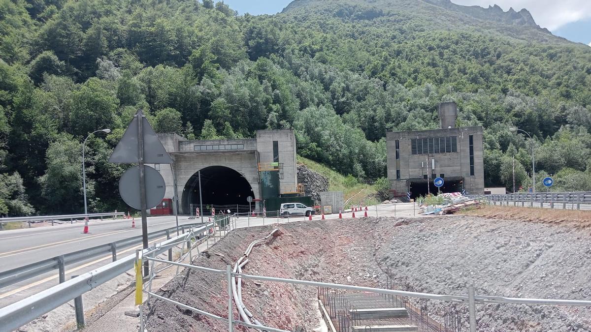 El túnel del Negrón en obras.