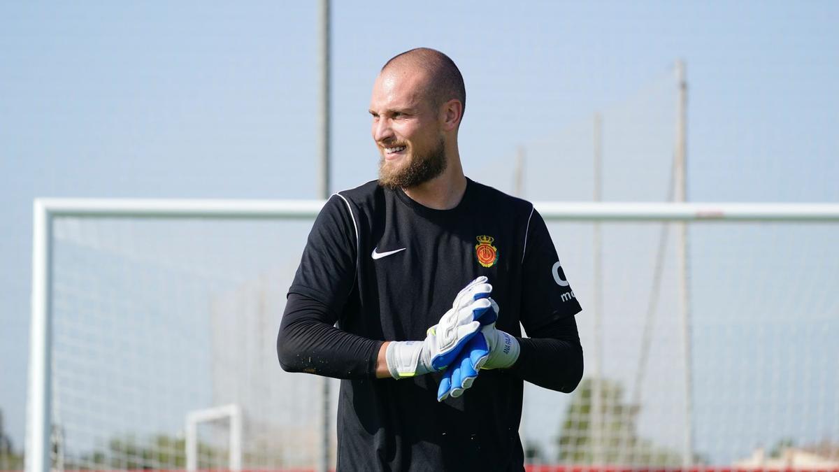 Rajkovic, en Son Bibiloni con su nueva camiseta de trabajo.