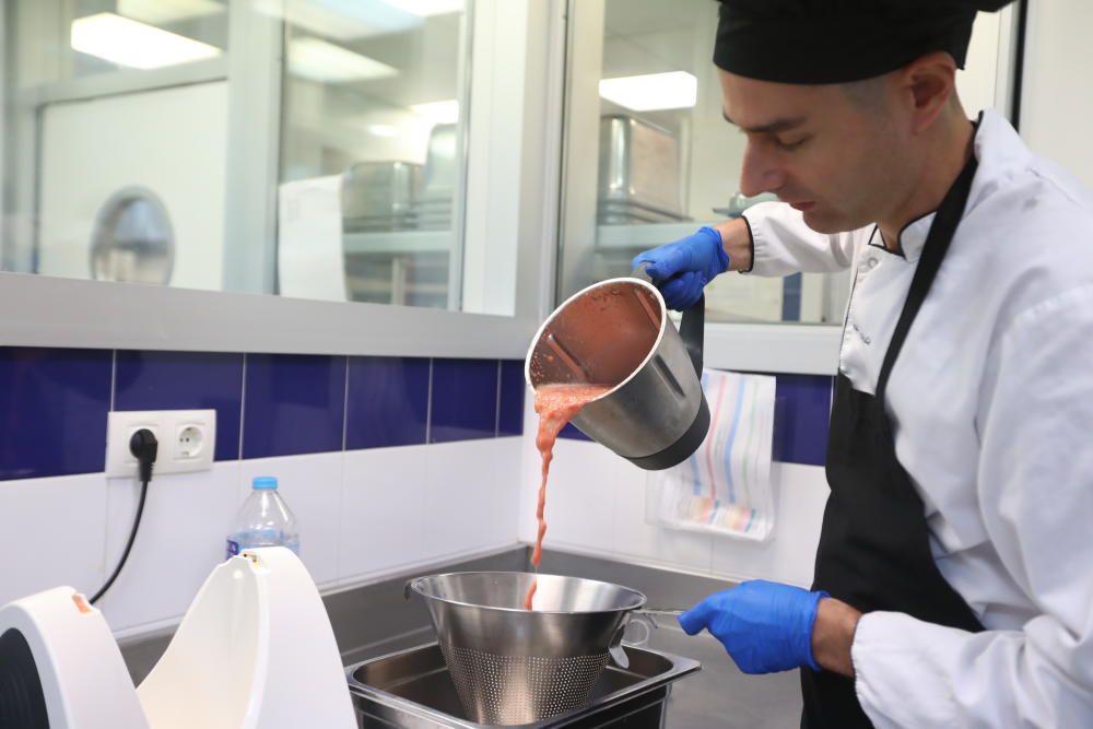 Pablo González-Conejero pone las tapas en el hospital Los Arcos