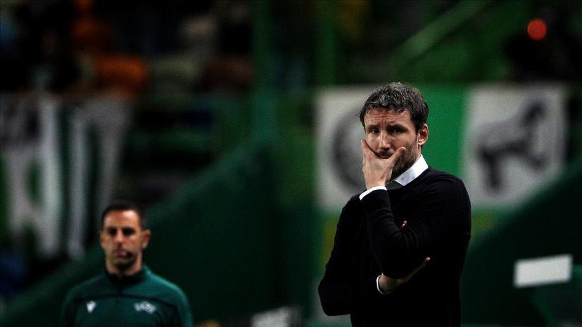 Mark van Bommel en su etapa como entrenador del PSV