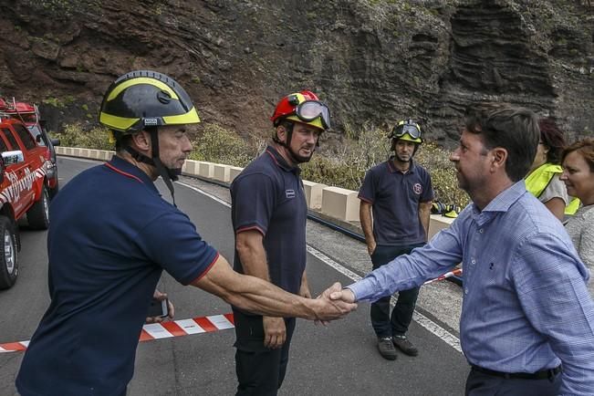 13/07/2016 Visita del presidente del Cabildo de Tenerife Carlos Alonso  junto a Técnicos para ver in situ el estado del derrumbe del talúd de la carretera que lleva a la Punta de Teno.José Luis González