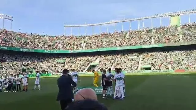 Ambiente previo al Elche - Atlético de Madrid en el Martínez Valero