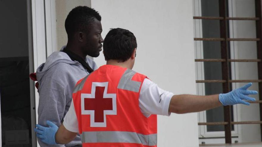 Salvamento Marítimo rescata a 22 inmigrantes en tres pateras en el Estrecho