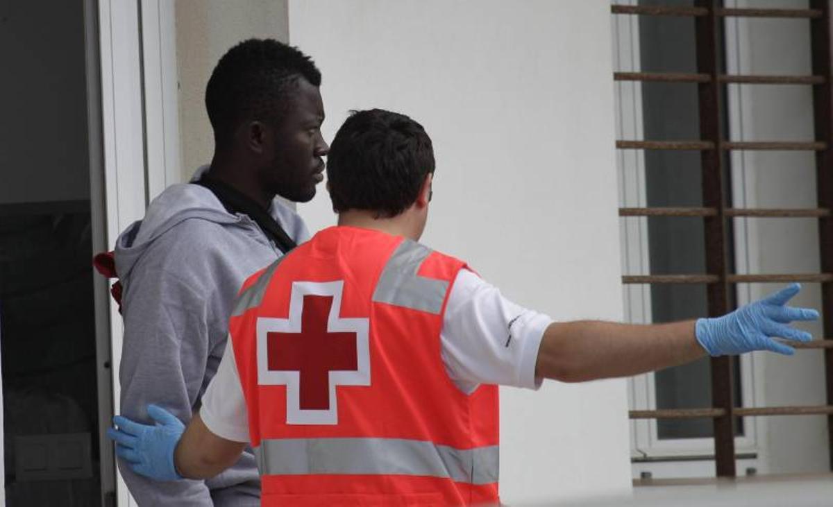 Salvamento Marítimo rescata a 22 inmigrantes en tres pateras en el Estrecho