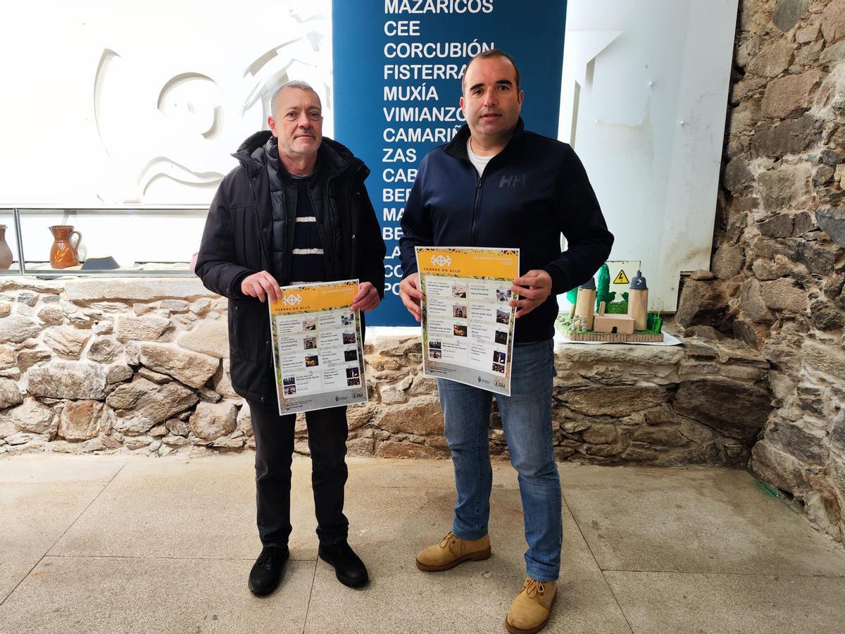 Manuel Muíño, esquerda, e o edil de Cultura, José Brenlla, na presentación da programación das Torres do Allo.