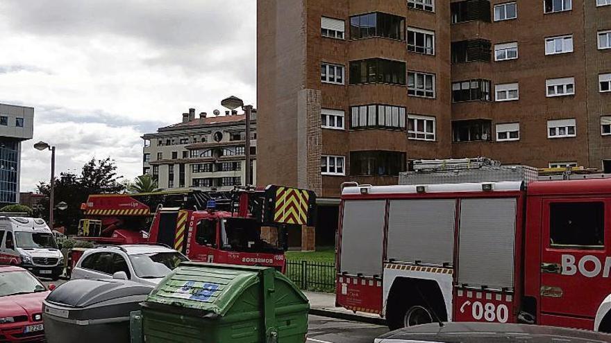 Sofocan un incendio en la calle Ezcurdia