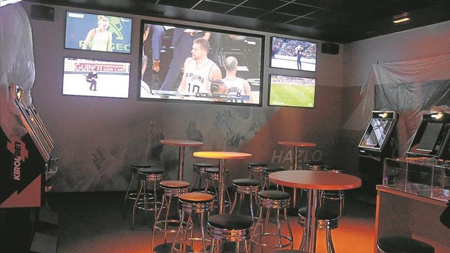 Kirolbet abre una sala de apuestas deportivas con 24 pantallas de TV
